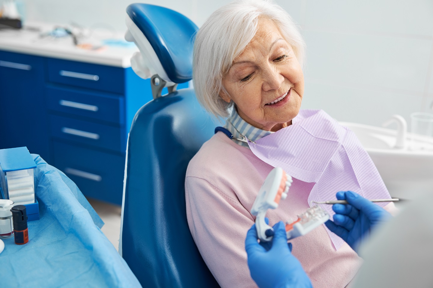 Your Complete Guide to Adjusting to New Dentures
